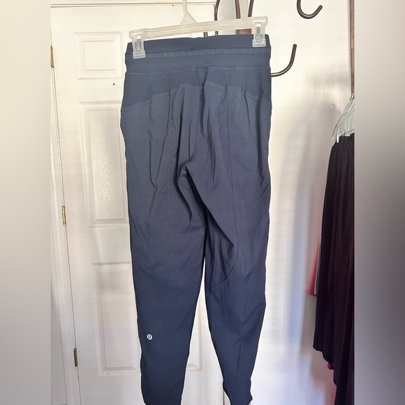 LULULEMON Dance Studio Crop II Unlined 20" True Navy size 2 - Picture 6 of 10